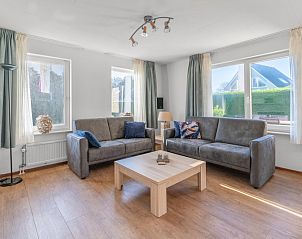 Gemtliches Wohnzimmer im Ferienhaus Kamperfoelie 97, De Koog, Texel mit viel Licht auf den Watteninseln.