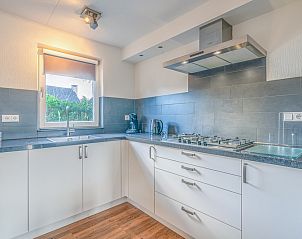 Modern kitchen in Holiday home Honeysuckle 55 in De Koog Texel with all amenities.