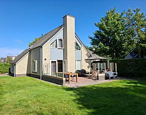 Ferienhaus Kamperfoelie 33 in De Koog Texel mit sonnigem Garten und Terrasse.