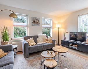 Helle Sitzecke im Ferienhaus Kamperfoelie 33 auf den Texeler Watteninseln.