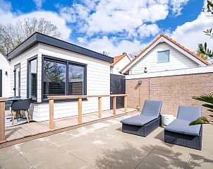 Sonnige Terrasse im Appartement Zee van Tijd in De Koog, Texel. Genieen Sie den Platz im Freien auf den Waddeninseln.