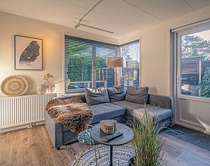 Helle Sitzecke im Appartement Zee van Tijd, De Koog, Texel. Idealer Ort fr Erholung auf den Watteninseln.