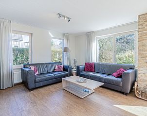 Gemtliches, modern eingerichtetes Wohnzimmer im Ferienhaus Kamperfoelie 95, De Koog, Texel