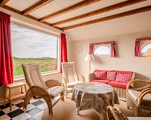 Comfortable living room in Schapenboet De Boet, De Koog, Texel. Relax in style in this vacation home on the Wadden Islands.