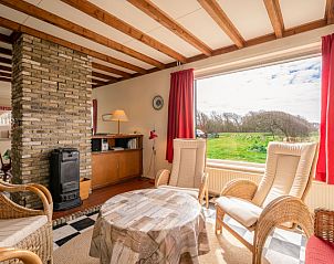Spacious sitting area in Schapenboet De Boet, De Koog, Texel. Ideal vacation home for relaxation on the Wadden Islands.