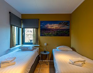 Cozy bedroom with two single beds in Zilte Bries vacation home, De Koog, Texel.