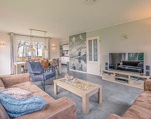 Open-plan living and dining area in Holiday home Honeysuckle 45, De Koog, Texel, overlooking the garden.