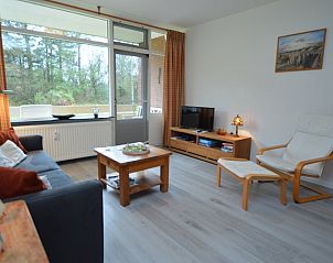 Spacious living room in Apartment Kerckeland 20, De Koog, Texel with modern furnishings and views of nature.