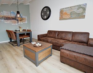 Stylish living room with wooden floor in Motel Texel - Apartment 314/1S, De Koog, Texel.