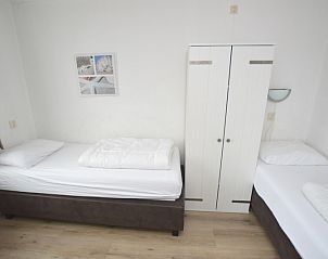 Double bedroom in Motel Texel - Apartment 314/1S, De Koog, Texel, with comfortable beds.