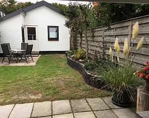 Gemtlicher Auenbereich des Ferienhauses Jutter in De Koog, Texel. Ideal fr Familientreffen und zum Genieen des Gartens.