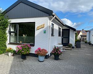 Vorderansicht des Ferienhauses Jutter in De Koog, Texel. Charmante Unterkunft auf den schnen Watteninseln.