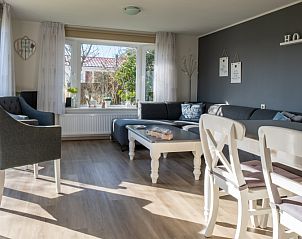 Chalet Bregkoog 207 in De Koog, Texel with bright living room and dining area.