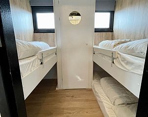 Gemtliches Kinderzimmer mit Etagenbett im Chalet Bregkoog 253, De Koog, Texel, ideal fr einen Familienurlaub.