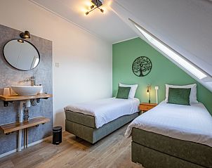 Comfortable double beds in De Boomleeuwerik vacation home, De Koog, Texel, perfect for a good night's sleep.