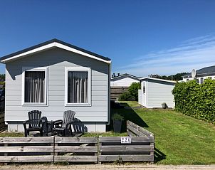 Chaletpark Bregkoog - Chalet Bregkoog 226 in De Koog, Texel, mit sonniger Terrasse und grner Umgebung.