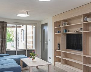 Bright living room in Orchismient 24, De Koog, Texel, with large windows and built-in closet.