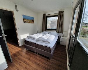 Bright bedroom in Orchismient 24, De Koog, Texel, with access to terrace and lots of natural light.