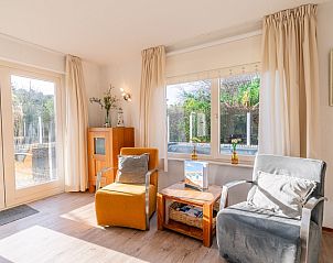 Cozy sitting area in Holiday Home Honeysuckle 61, De Koog, Texel with access to the terrace.