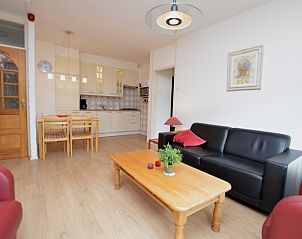 Offene Kche und Essbereich im Appartement Kerckeland 110, De Koog Texel, ideal fr gemtliches Essen.
