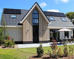 Terrace with parasol at 6 Pers.Landhuis de Luxe Eldorado Texel, vacation home in De Koog.