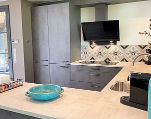 Sleek kitchen design in 6 Pers.Landhuis de Luxe Eldorado Texel, De Koog, vacation home.