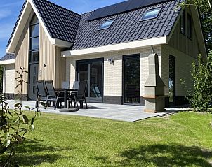 Outdoor terrace with barbecue at 6 Pers.Landhuis de Luxe Eldorado Texel, De Koog.