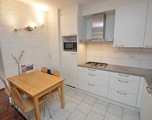 Modern kitchen in Apartment Kerckeland 24, De Koog, Texel with dining area and all amenities.