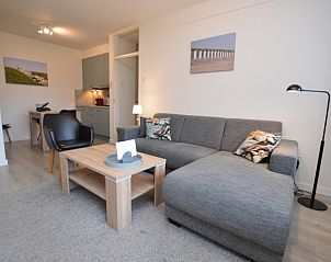 Open living room and kitchen in Apartment Kerckeland 106, De Koog, Texel for a relaxing stay.