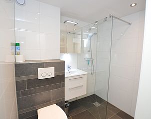 Luxury bathroom in Apartment Kerckeland 106, De Koog, Texel with modern shower and plumbing.