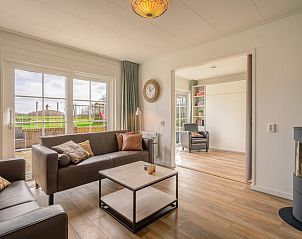 Gemtliches Wohnzimmer mit Holzofen in Cottage in De Koog, Texel Ferienhaus, Watteninseln.