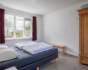 Gemtliches Schlafzimmer in Het Paviljoen, Ferienhaus in De Koog, Texel mit natrlichem Licht.