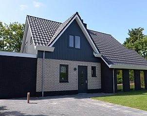 Vorderansicht von 06 - Razende Bol - Kleingartenferienhaus in De Koog, Texel, mit moderner Architektur.