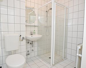Fresh bathroom in Apartment Kerckeland 126, De Koog, Texel, with shower and modern amenities.