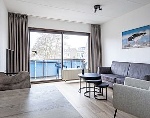 Gemtliches Wohnzimmer in Zwei Personen Wohnung gro - erster Stock in De Koog, Texel mit Blick auf die Watteninseln.
