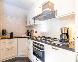 Modern kitchen in Holiday home Honeysuckle 57, De Koog, Texel with all conveniences for a comfortable stay on the Wadden Islands.