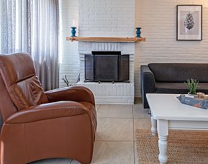 Cozy living room with fireplace in 32a Castor vacation home, De Koog, Texel.