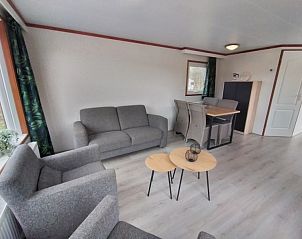 Spacious living space in Chalet Uit en Thuis, De Koog, Texel, with sitting area and dining table.