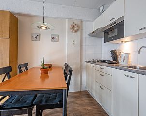 Practical kitchen and dining area in Motel Texel Apartment with Bath (B), De Koog, Texel for cozy meals.