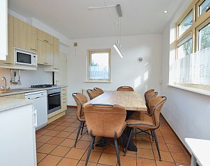 Dining kitchen in Holiday home Stappeland 199, De Koog, Texel, with spacious dining table and modern kitchen appliances.