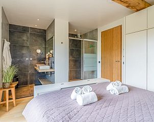 Luxe badkamer en suite in Vakantiehuisje in De Koog, Texel, met moderne afwerking.