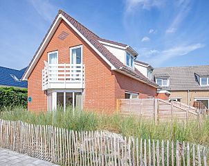 Birdwatching vacation home in De Koog, Texel with charming brick exterior and fenced terrace.