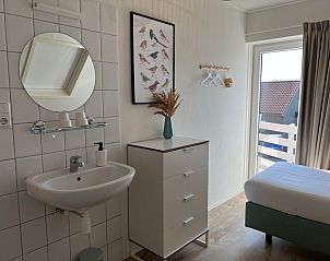 Modern sink and storage in Vogelweelde vacation accommodation, De Koog Texel.