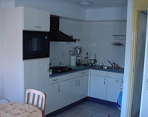 Moderne keuken in Bungalow 't Vinkie 4* De Koog, Texel, compleet met alle gemakken voor een aangenaam verblijf.