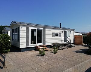Chalet Bregkoog 47 'De Muy' on Texel. Vacation home with sunny terrace in De Koog, ideal for relaxation.