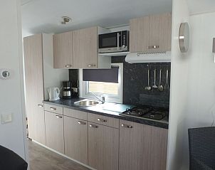 Fully equipped kitchen of Chalet Bregkoog 47 'De Muy' in De Koog, Texel. Ideal for self-catering vacations.