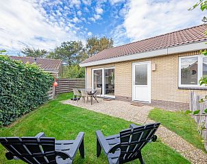 Cozy garden with terrace at De Strandvondst vacation home in De Koog, Texel.