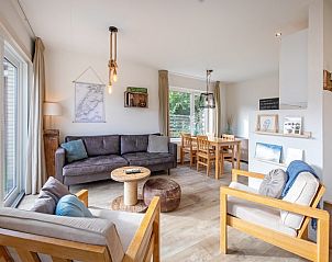 Bright living room in De Strandvondst vacation home, De Koog, Texel with comfortable seating area.