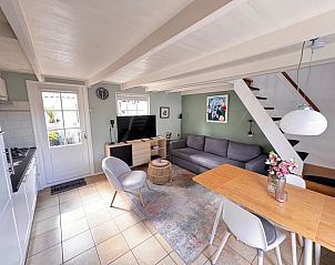 Bright living room in Texel D vacation home, De Koog, Texel, with comfortable furniture and an inviting atmosphere.