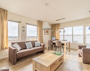 Gerumiges Wohnzimmer im Apartment Juliana 170 Eilandzicht, De Koog, Texel mit Blick auf die Watteninseln.